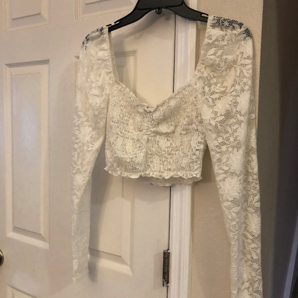 Cream Lace long sleeved crop top